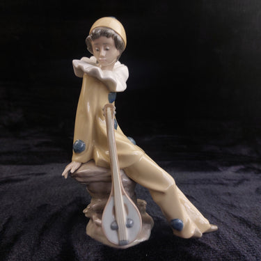 RARE NAO by Lladro Pierrot Clown Figurine with Mandolin 1987 bookcase decor0