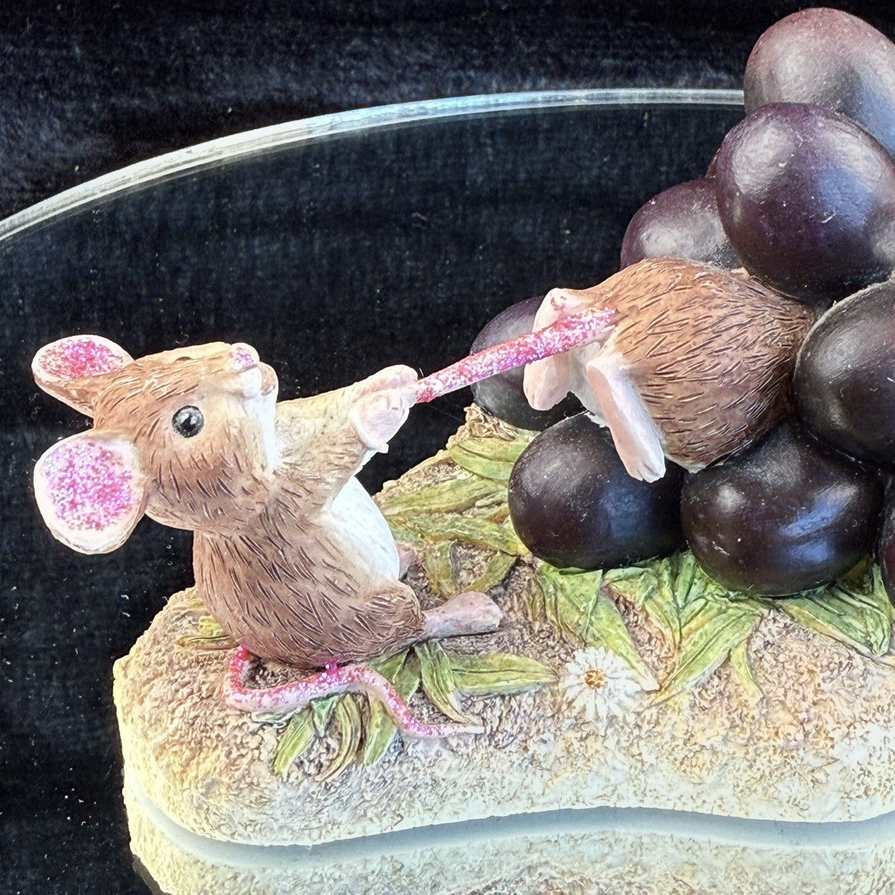 Vintage Fine Border Arts Merrie Mice Figurine - "The Grape Escape" A0251 - 20025
