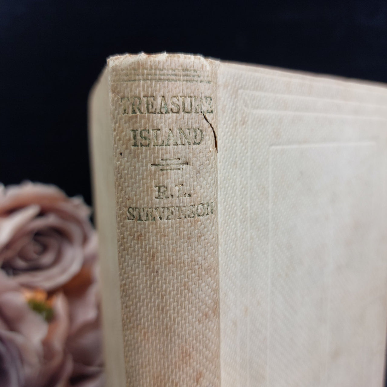 Treasure Island R.L. Stevenson Macmillan – 1942 Illustrated by H.M. Brock HC  1