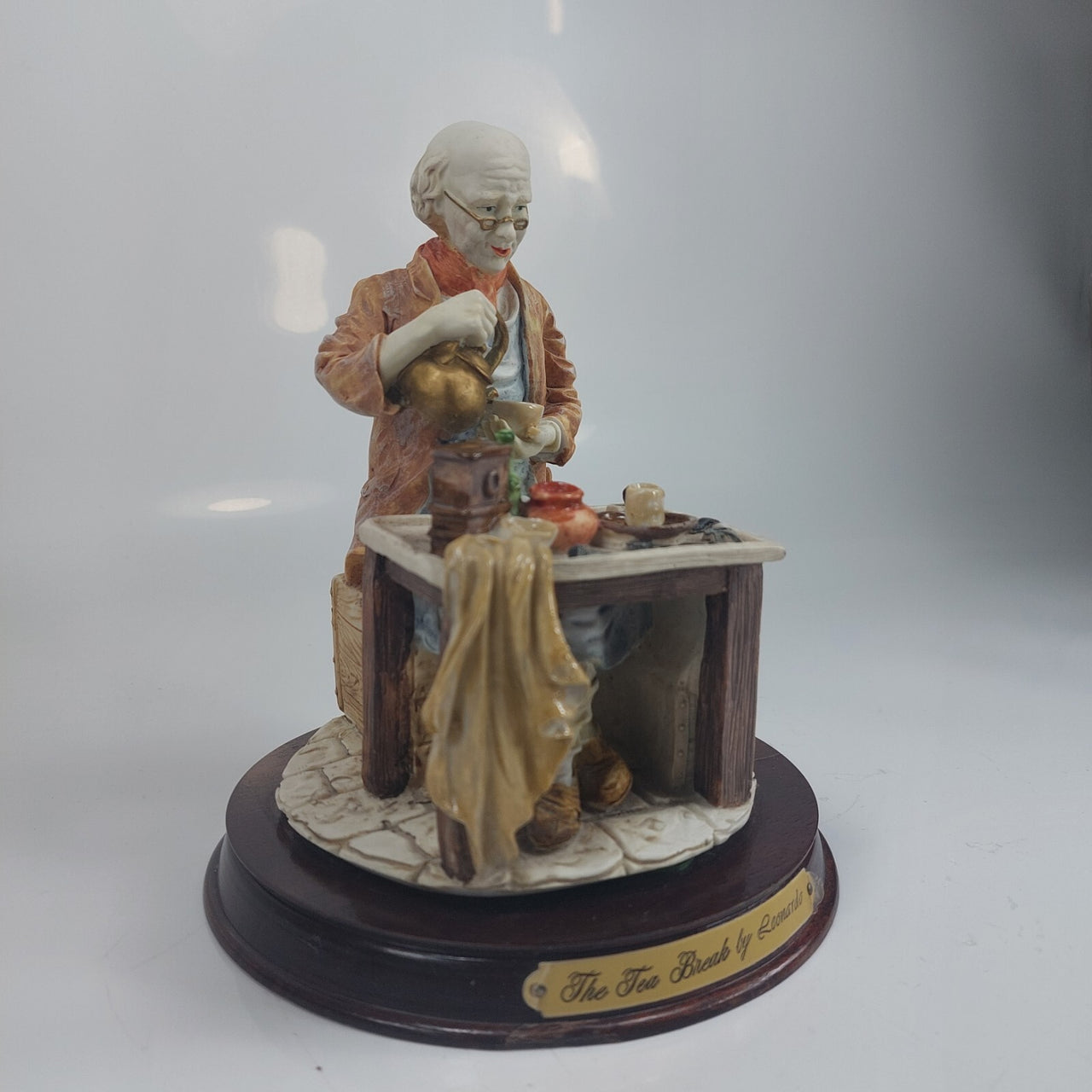 Leonardo Collection Figurine "The Tea Break" Porcelain Resin Presenting17