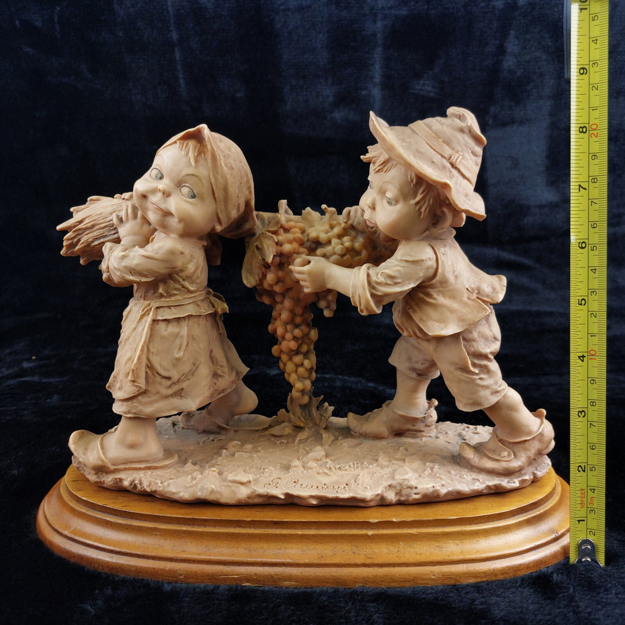 1980 Giuseppe Armani kids Figurine - Children with Grapes & Wheat resin decor1
