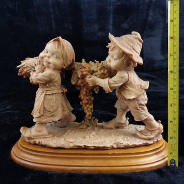 1980 Giuseppe Armani kids Figurine - Children with Grapes & Wheat resin decor1