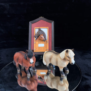 Leonardo Horse Figurines & Wall Plaque – Realistic Resin Pony Models – Set of 31