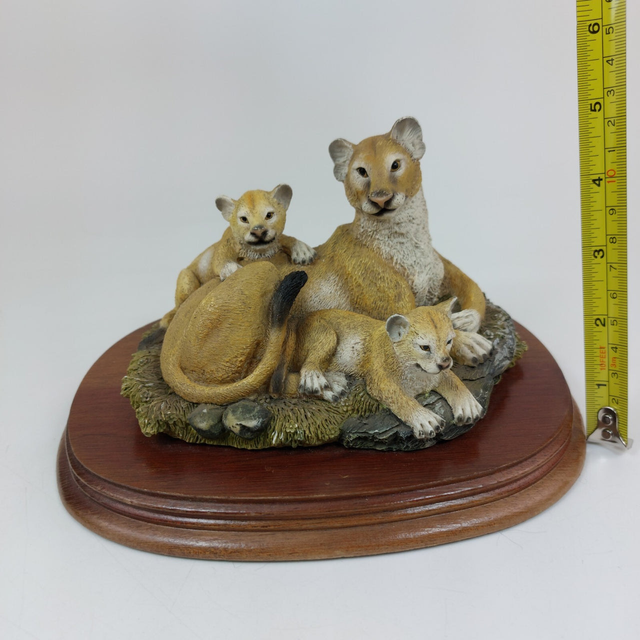 The Leonardo Collection Figurine  “Lioness and Cubs” (1993) - 5" Wildlife  8