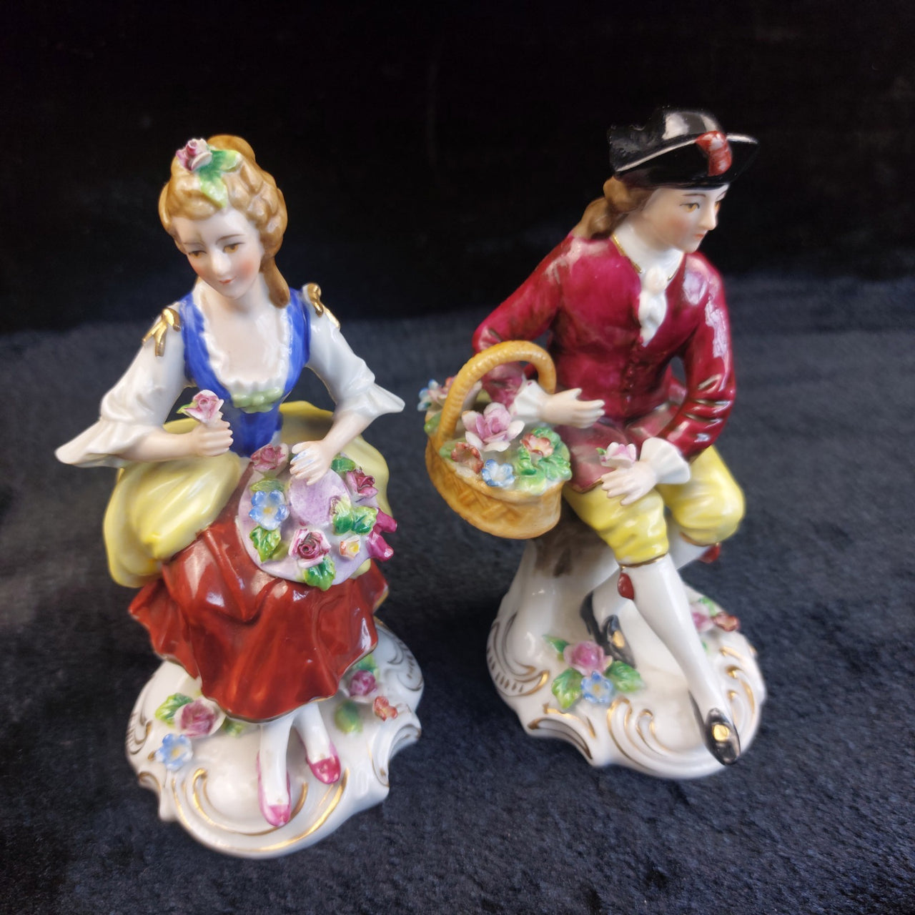 Antique Porcelain Victorian Figurine Pair 5" Lovers Flowers Gold Trim decor2