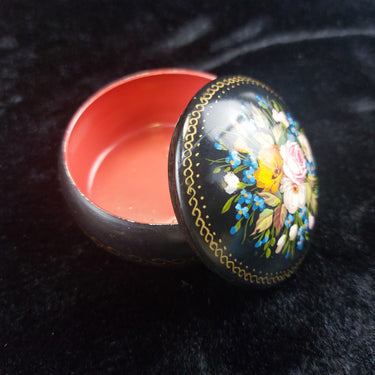 vtg HandPainted Russian Lacquer Box – Black & Red Interior Floral Design decor1