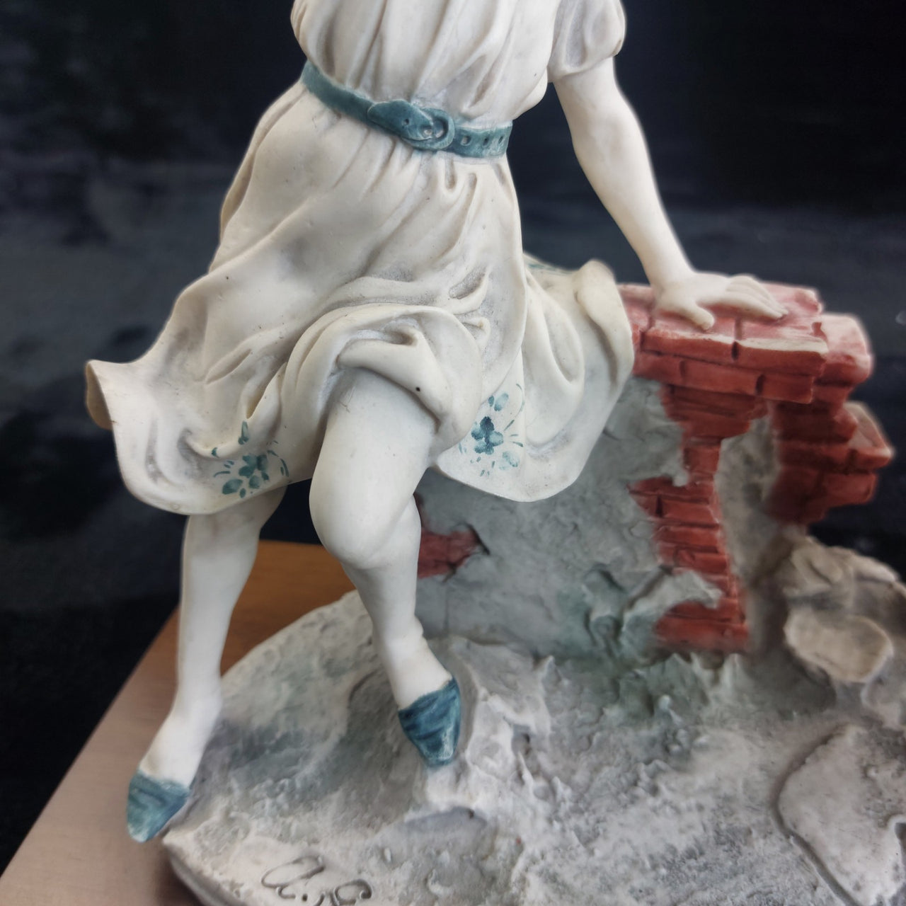 Giuseppe Armani Figurine Photographer 9.5" A.G. Signed Chipped Hair Porcelain14