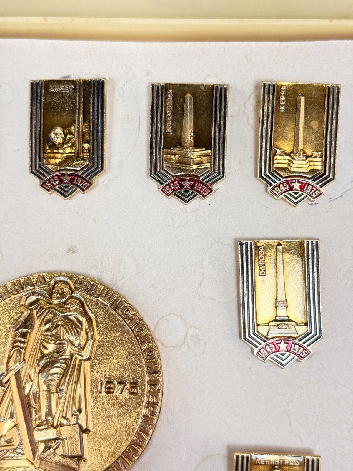 Soviet 1975 WWII Victory Pin Medal Set USSR Cities Commemorative Badges w Box3