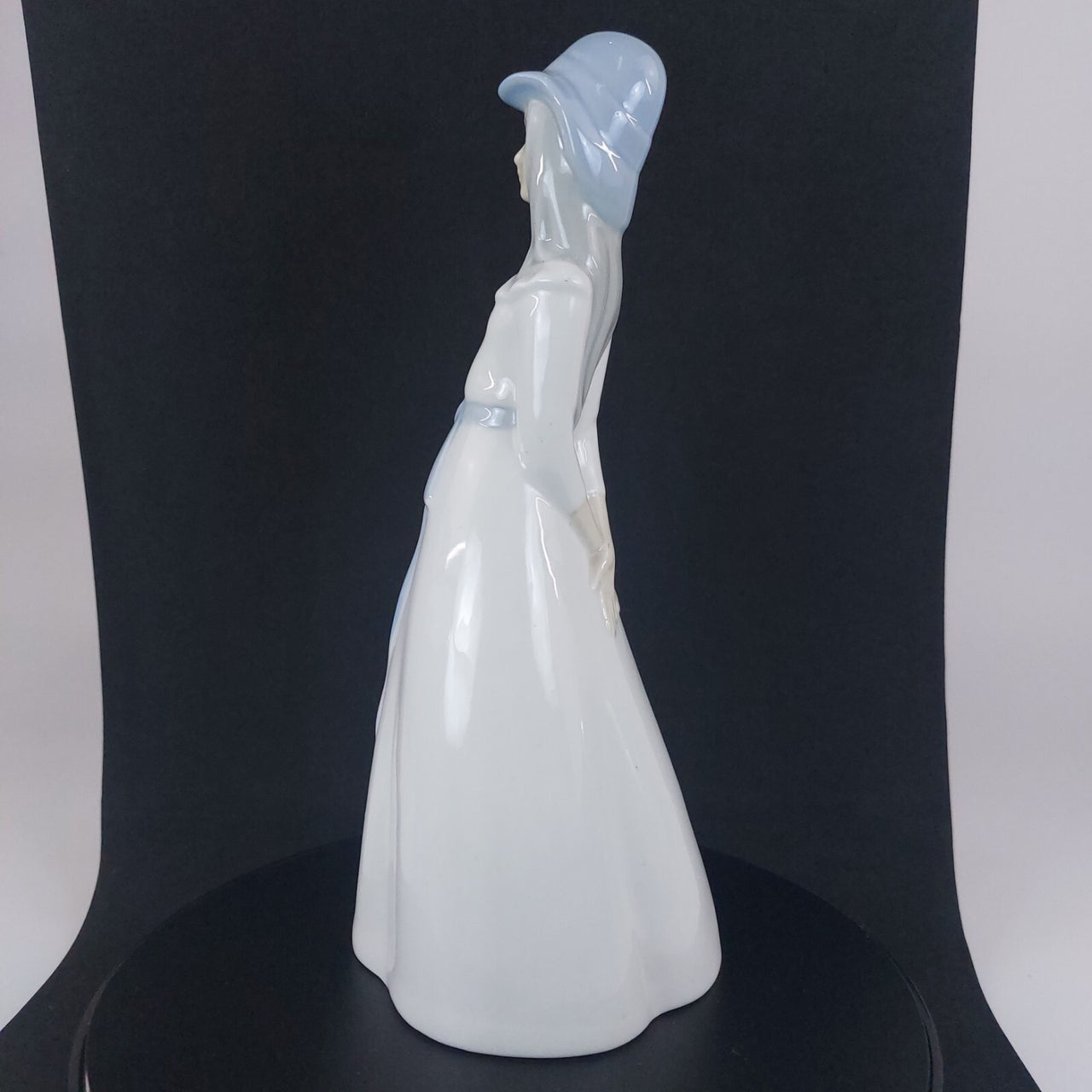 Porcelanas M. Requena Collectable Blue white porcelain Lady Figurine Spain Decor6