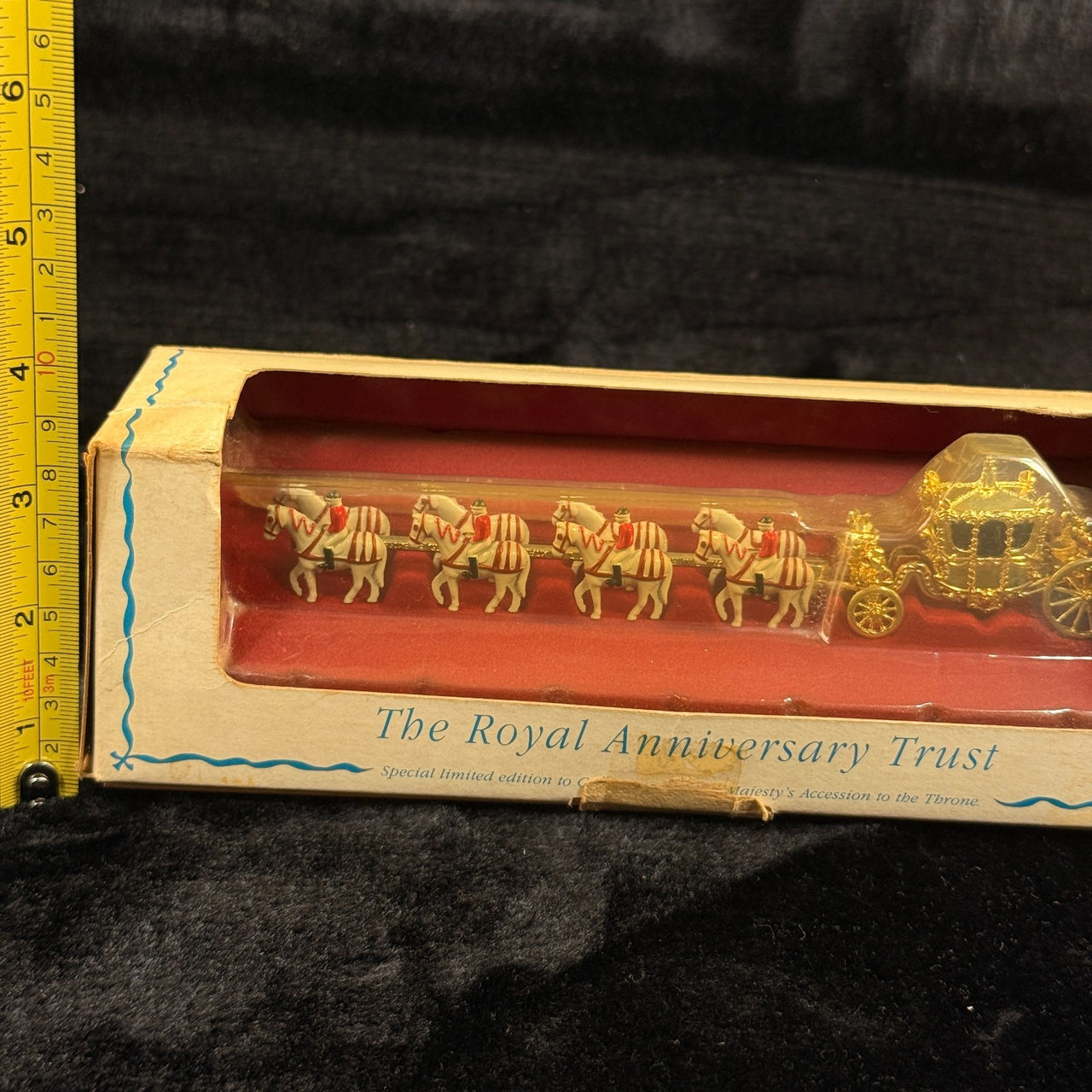 Royal Anniversary Trust State Gold Coach 40th Queen Jubilee Limited Edition Box3