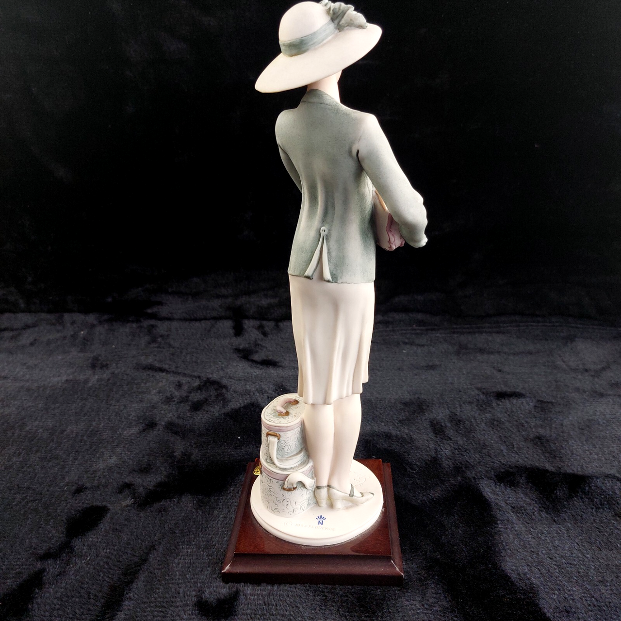 Florence Giuseppe Armani beautiful lady Figurine – 31cm Tall – Mabel Italy 1994.2