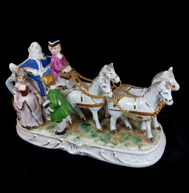 Porcelain horse- marriage proposal scene 70s Drawn Carriage Vintage Music Box.0