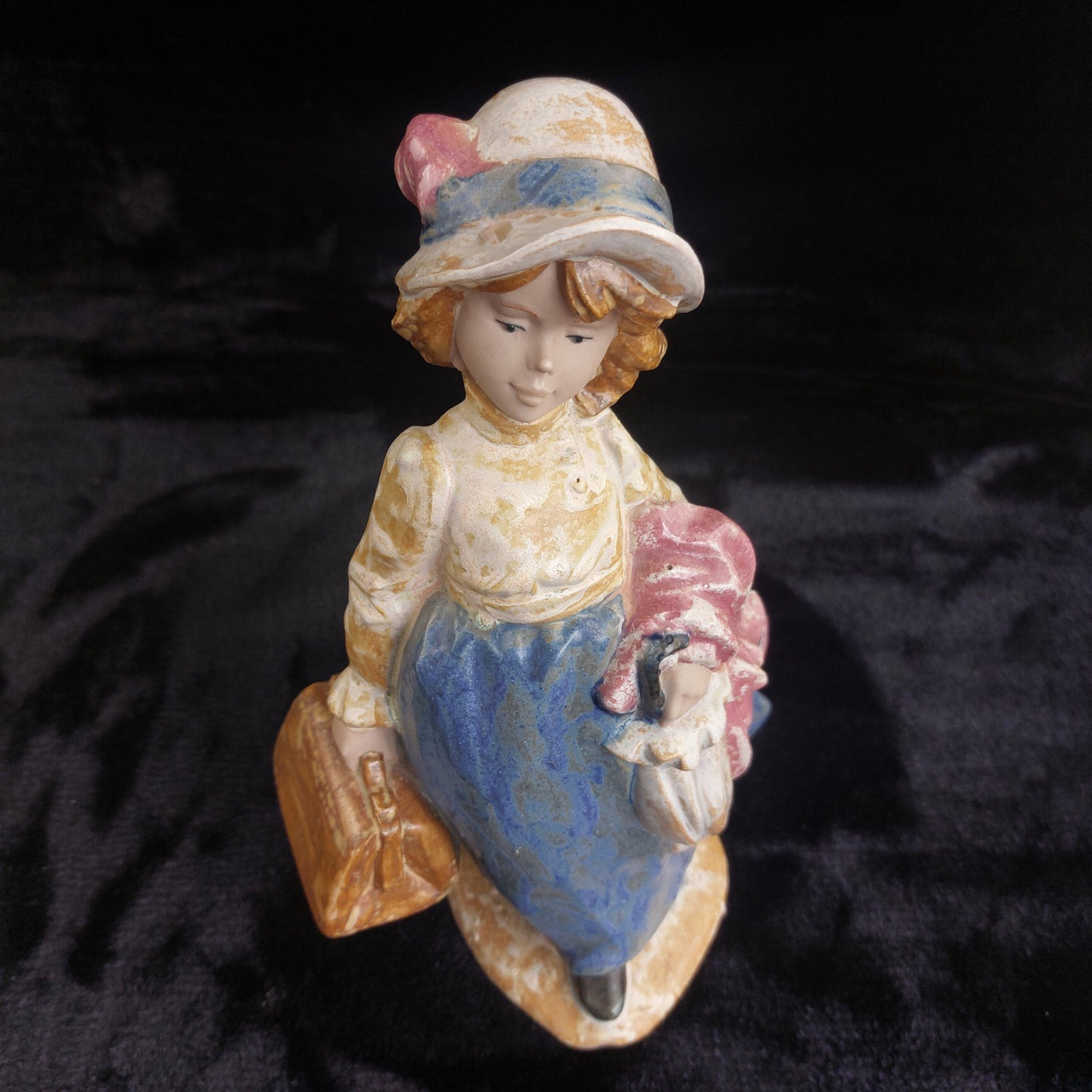 Valenzart Spain 9.5" Figurine Girl with Luggage Hand Painted Ceramic Statue8