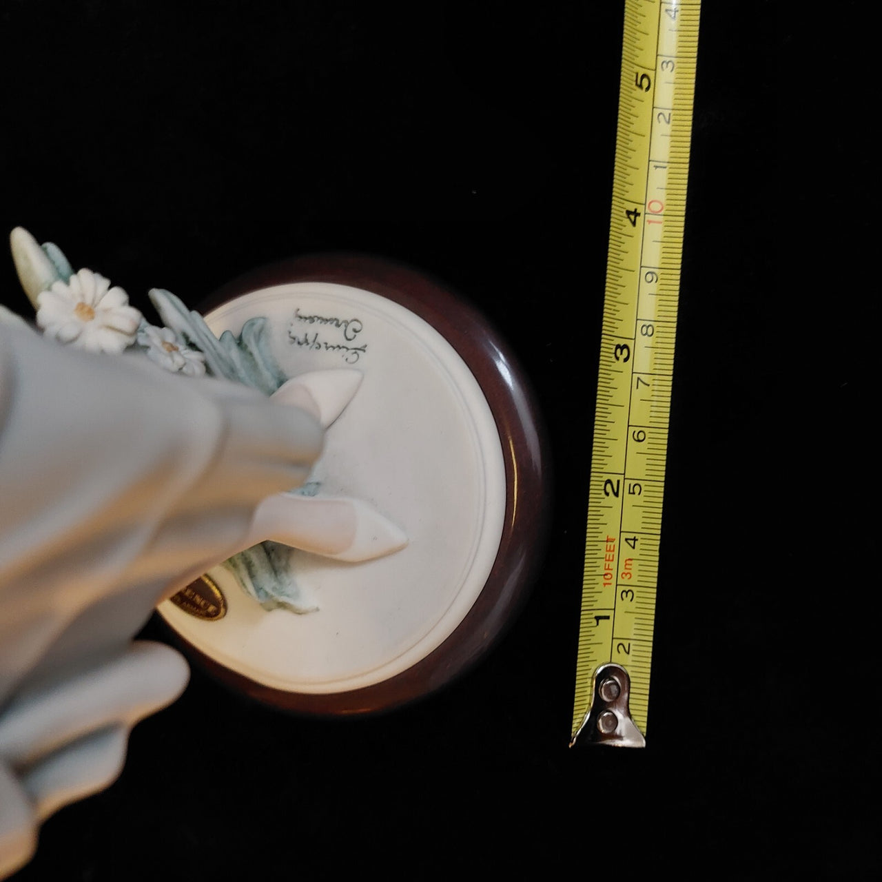 Florence Armani Marguerite Figurine – 1731F Lady With Daisies, Box Mint 20