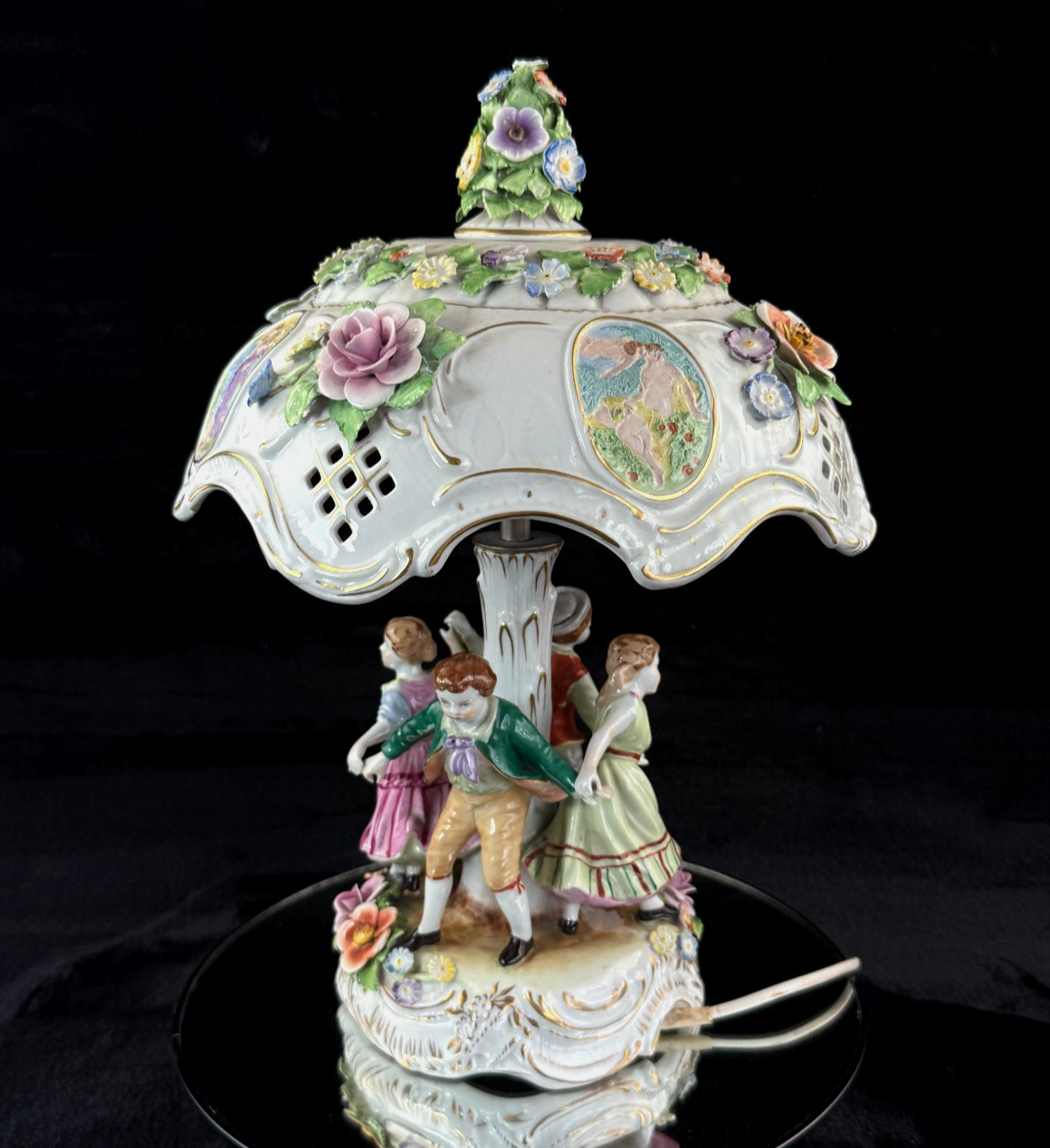 Antique Hand-Painted Royal KPM Bavaria Porcelain Lamp Table see the pictures dec1