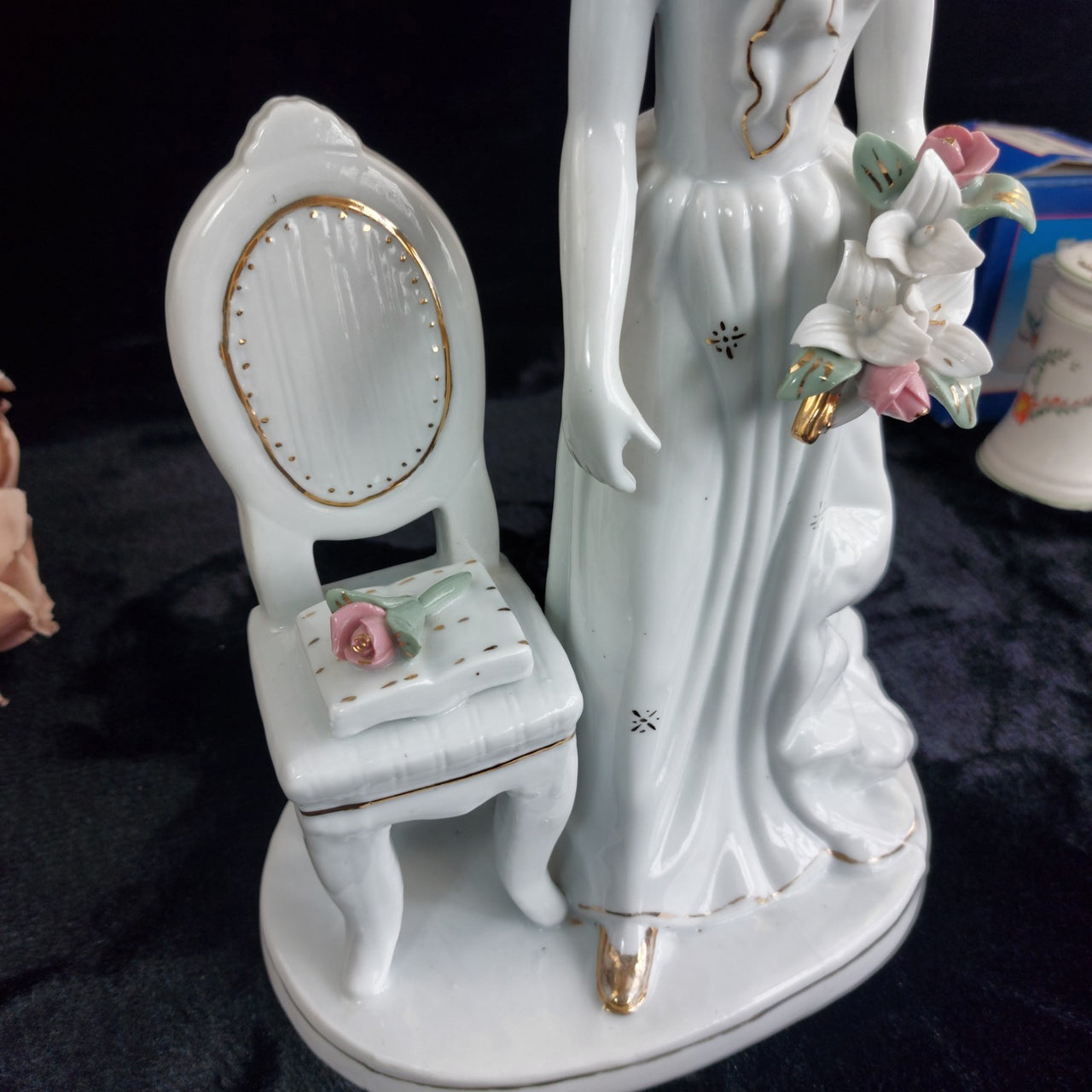 Porcelain Lady Figurine with Chair –  Elegant white ornoment 31cm5