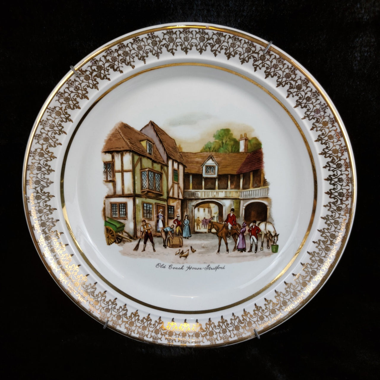 Old Coach House Stratford Decorative Ceramic Plate Gold Trim 8.5in Wall Hanger9