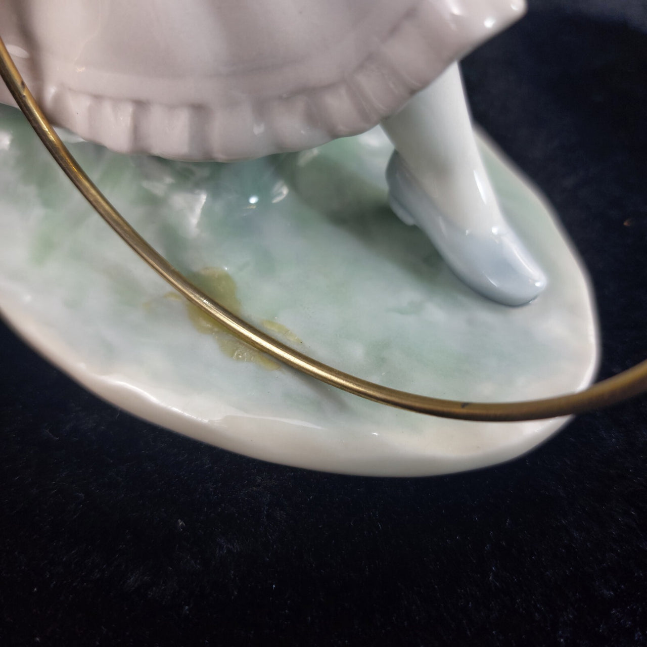 NAO Girl Spain Figurine with Hoop Glazed Porcelain Worn Base A-16M Sculpture9