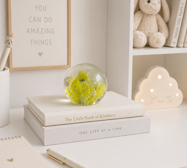 Art Glass Paperweight Vintage White & Yellow Flowers with Bubbles Ornament decor0