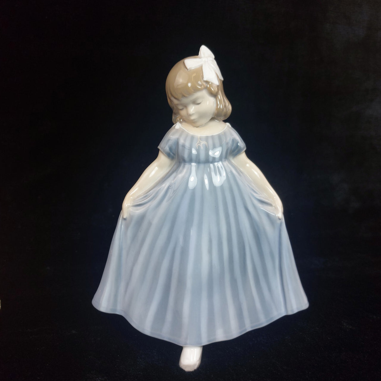Very rare Copenhagen Royal Girl Figurine Denmark Blue Dress Bow 2444 xmas gift.4
