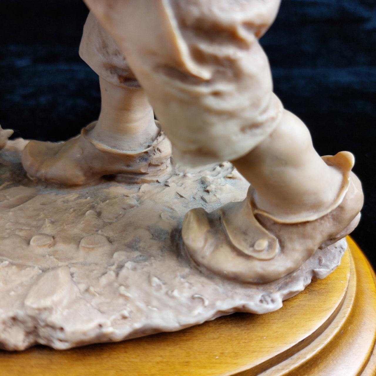 1980 Giuseppe Armani kids Figurine - Children with Grapes & Wheat resin decor17