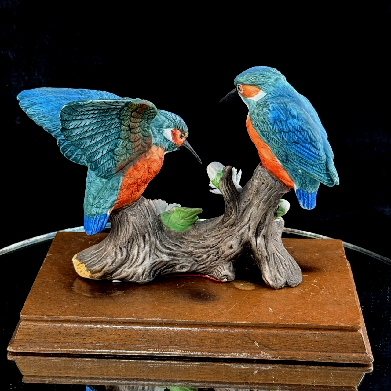 Leonardo Kingfishers Figurine on Base Wood Bird Sculpture- Damaged flower Resin5