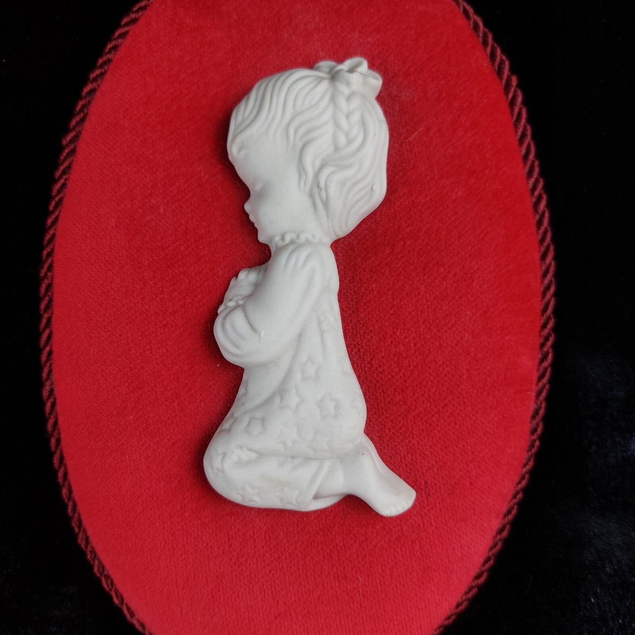 Capodimonte 1960s - Velvet Red & Ceramic Wall Plaques decor, Made In Italy.5