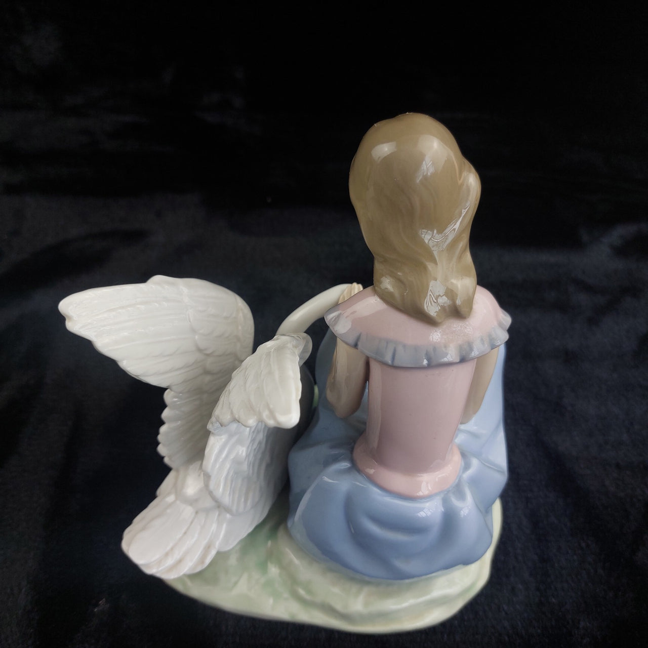 NAO Lladro Girl with Swan Figurine 1986 7.5" Tall Finish Glossy bookshelf decor6