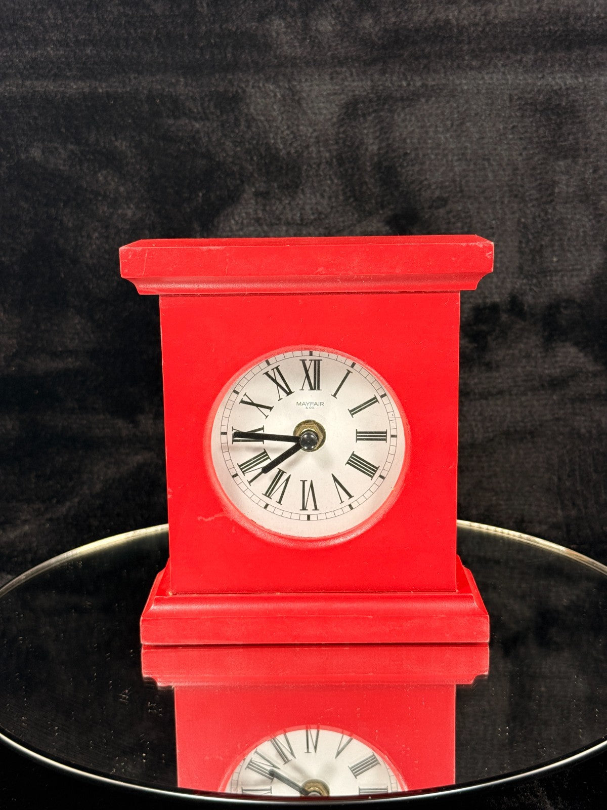 Mayfair & Co Red Mantel Clock Quartz Roman Numerals Retro Shelf Clock 20cm Batte3