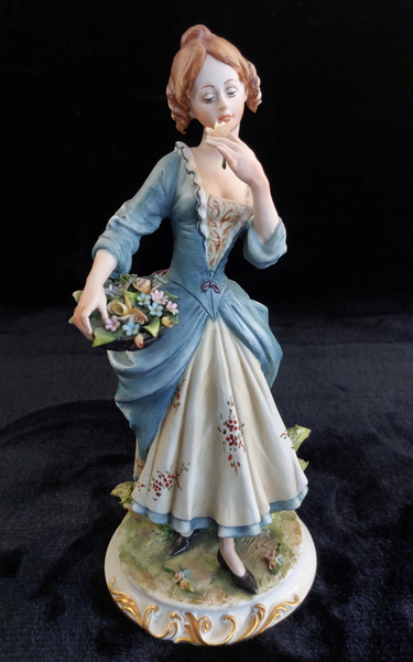 Capodimonte sign lady Figurine by Irene Tuzzi Flowers Basket 10