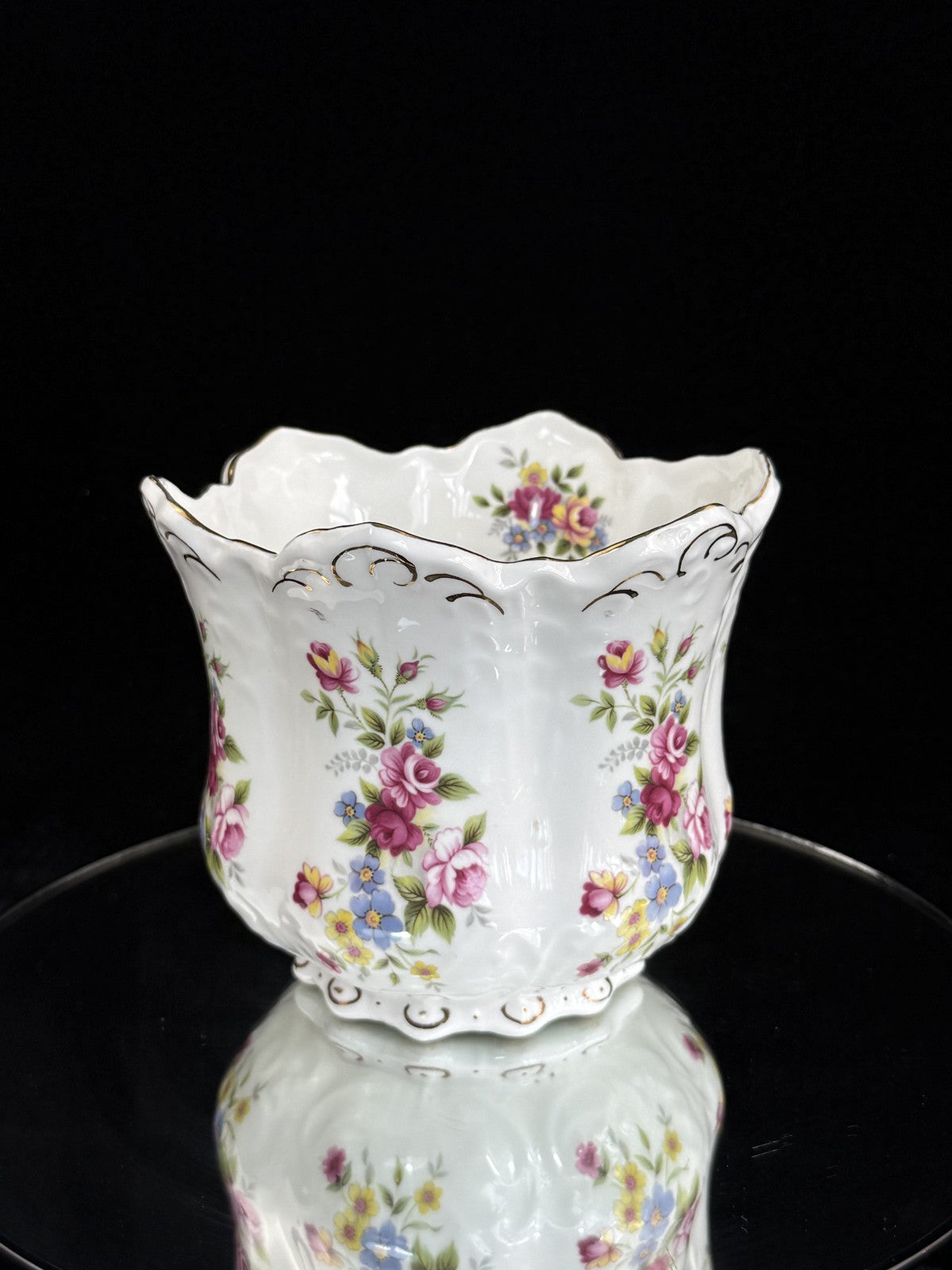 Stunning St. George & Kenall Fine Bone China Floral vase and Tray Set England.2