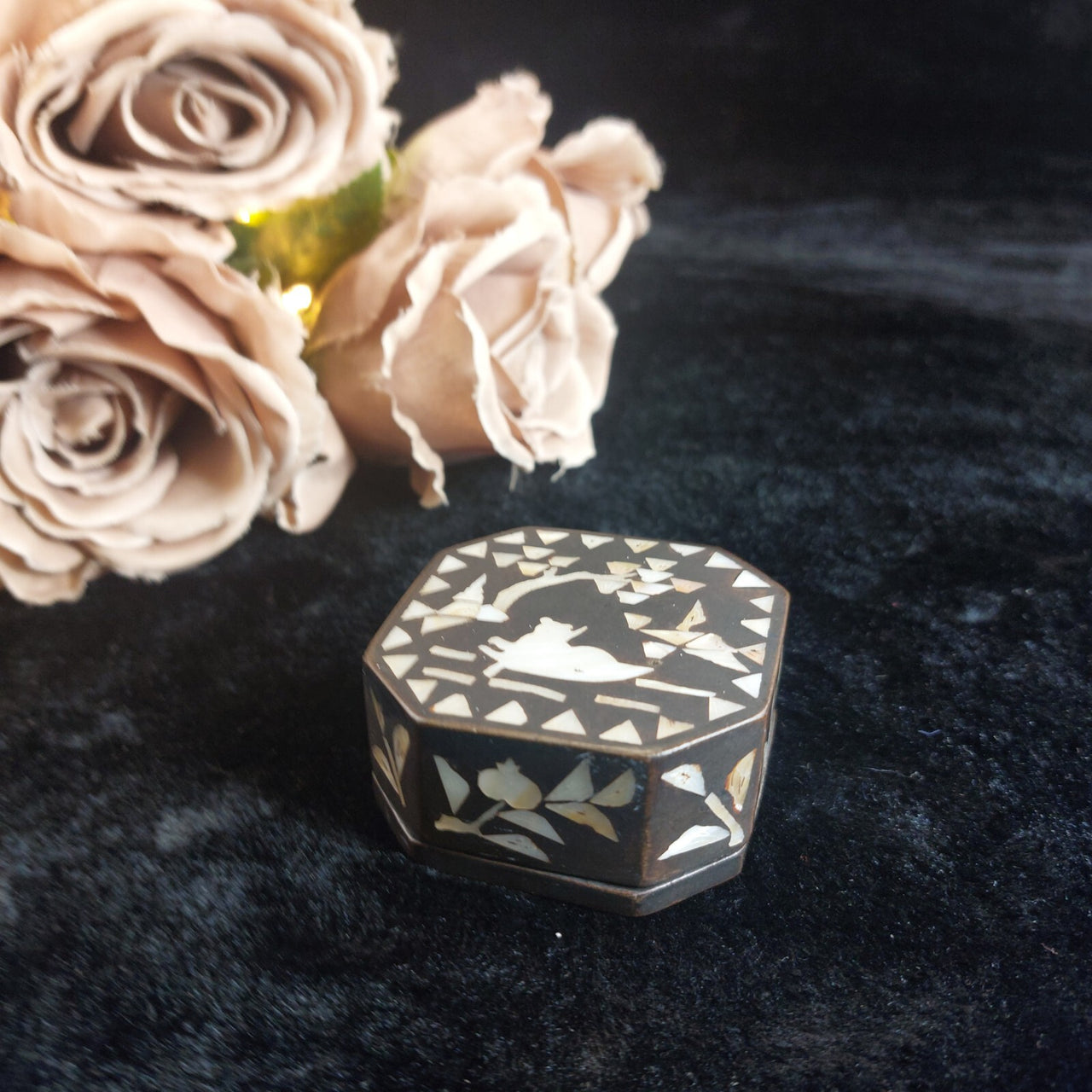 Antique Chinese Black Lacquer – Trinket Box Octagonal with Mother of Pearl Inlay14