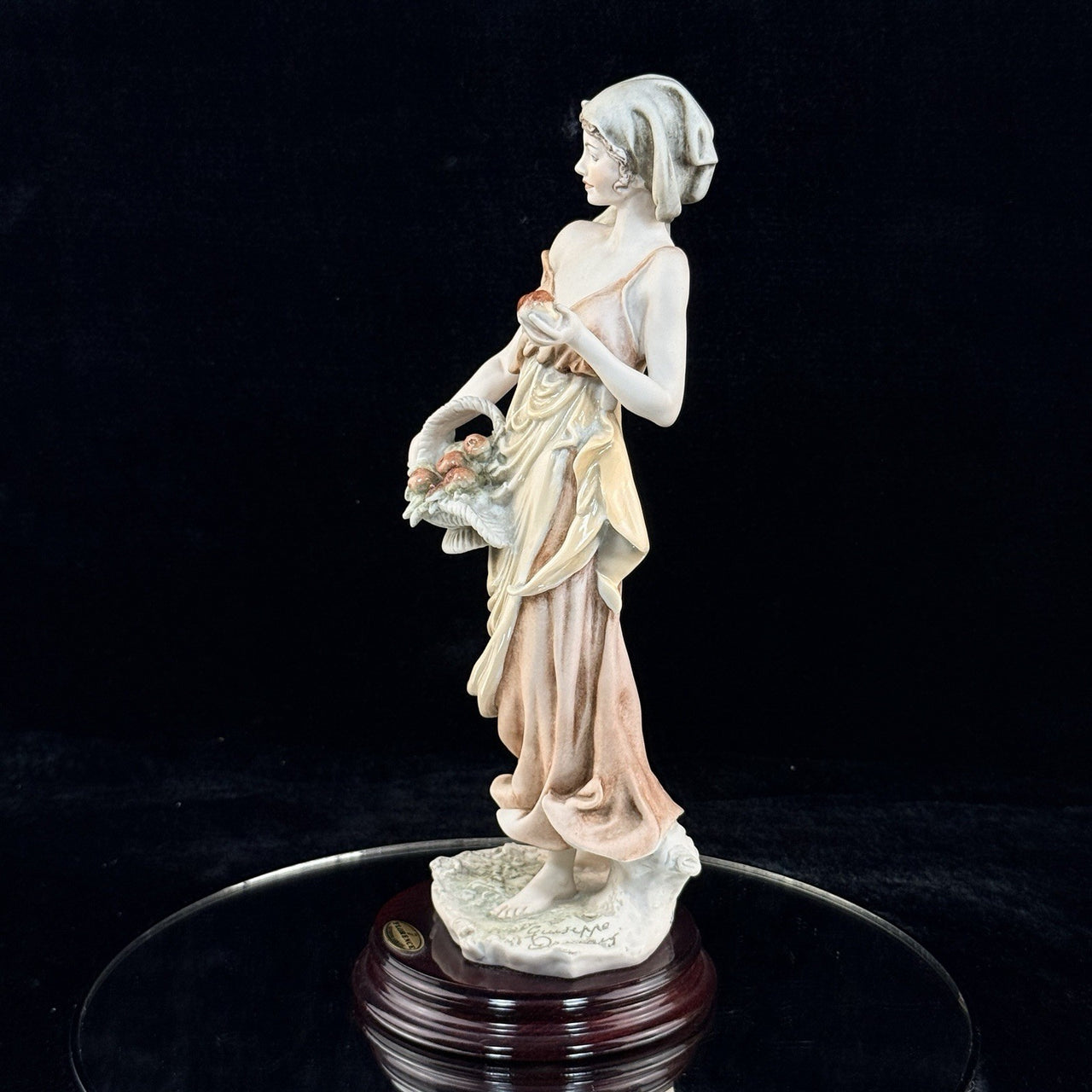 Giuseppe Armani Florence Fresh Fruits Lady Figurine 14” Italy Home Decor 1987 .12