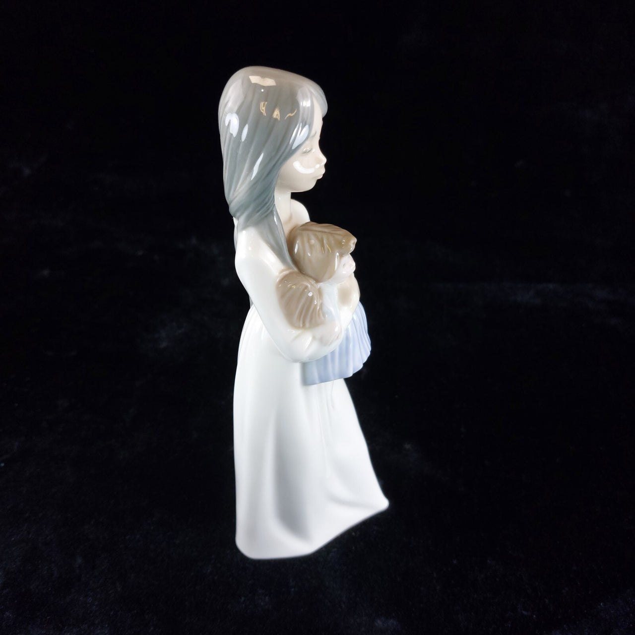 Elegant NAO by Lladró Figurine - 'Girl with Doll' (1990) bookcase figure Spain4