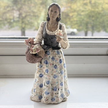 Rare Castagna Florence Figurine Flower Seller - Signed Italy see pics1