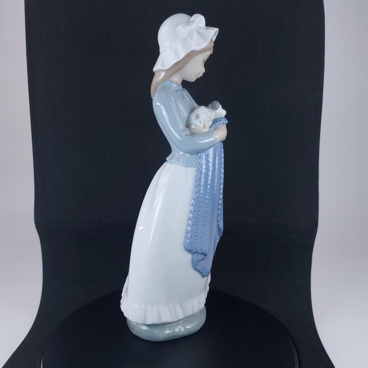 Nao by Porcelain LladrÃ³ Girl with Bonnet Figurine - 9.4" Excellent Condition4