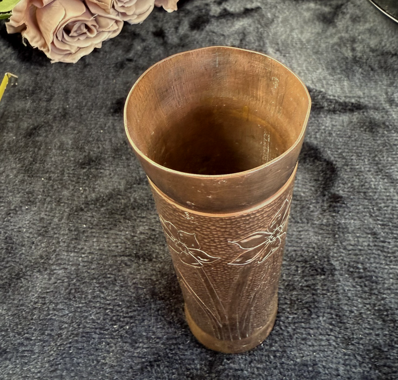 antique copper vase Arts and Crafts Period with Motifs Floral heavy Collectable16