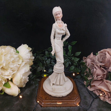 Exquisite Vintage Auro Belcari Figurine - Art Deco Lady (1985) Porcelain  1920s0