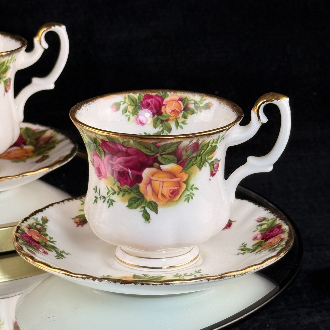 Royal Albert Old Country Roses Cups & Saucers Set of 2 Bone China England 196212