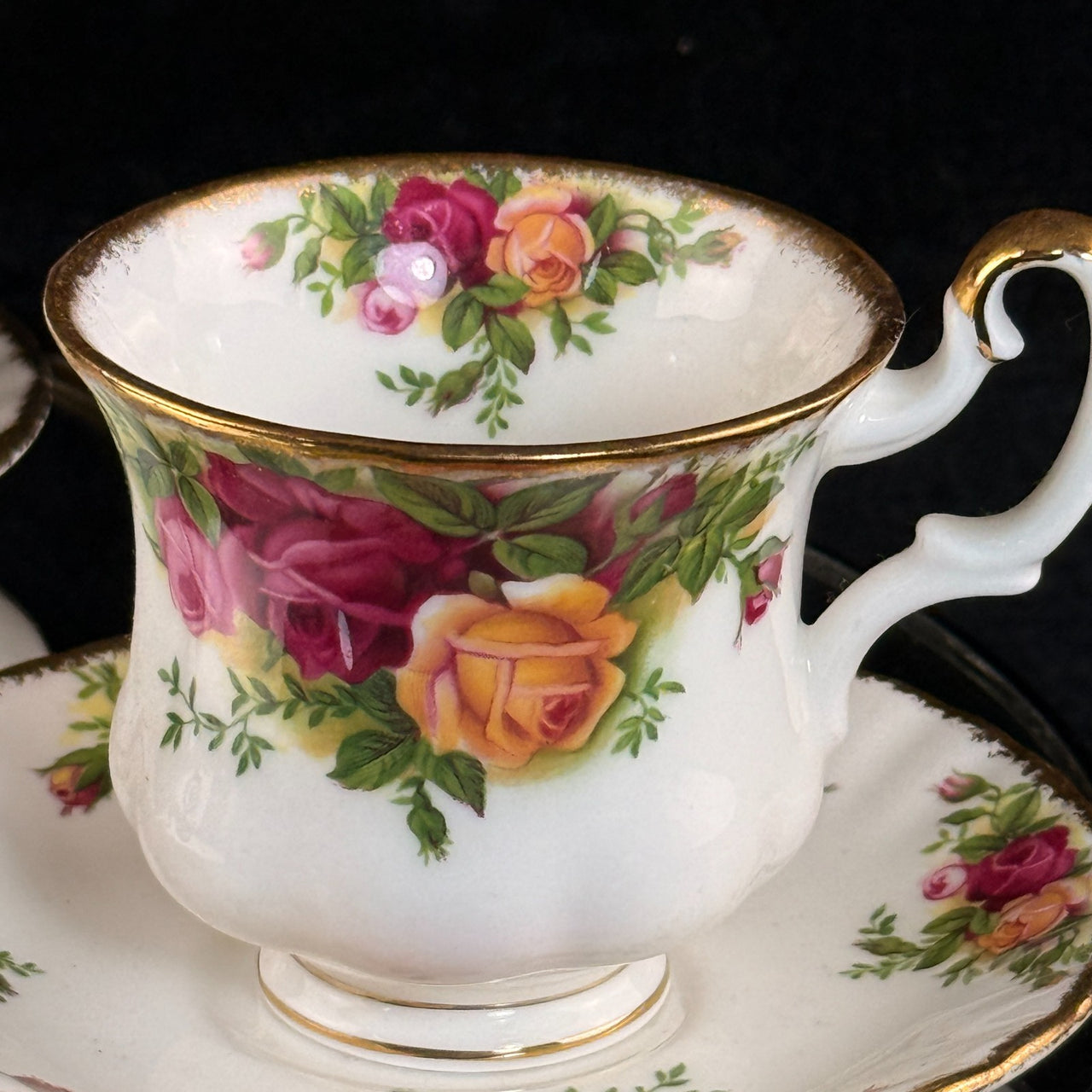 Royal Albert Old Country Roses Cups & Saucers Set of 2 Bone China England 196211
