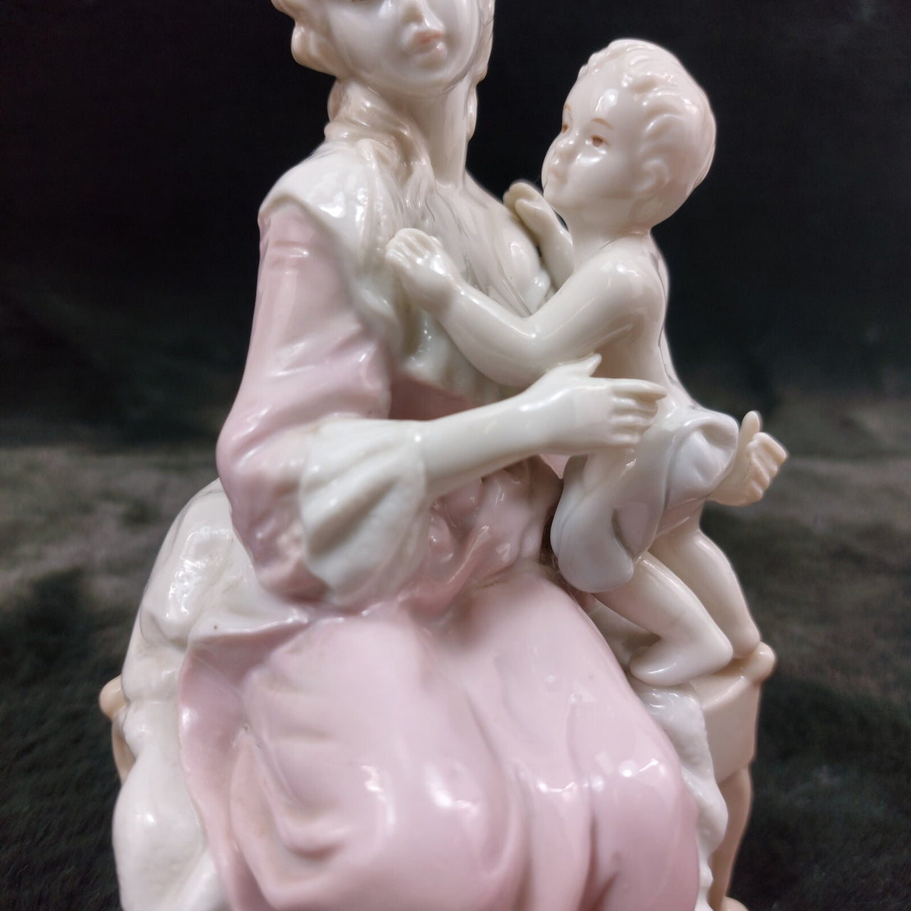 Royal Crown Women and Child Porcelain  1985  7.1"  Statue Minor Chip on stool9