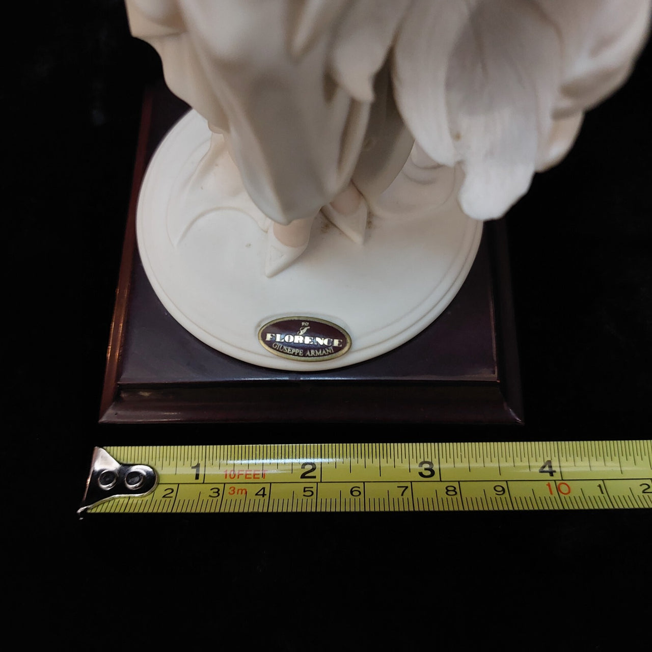 Florence Armani Stepping Out Figurine – Mint Condition 1413F Lady With Box & COA6
