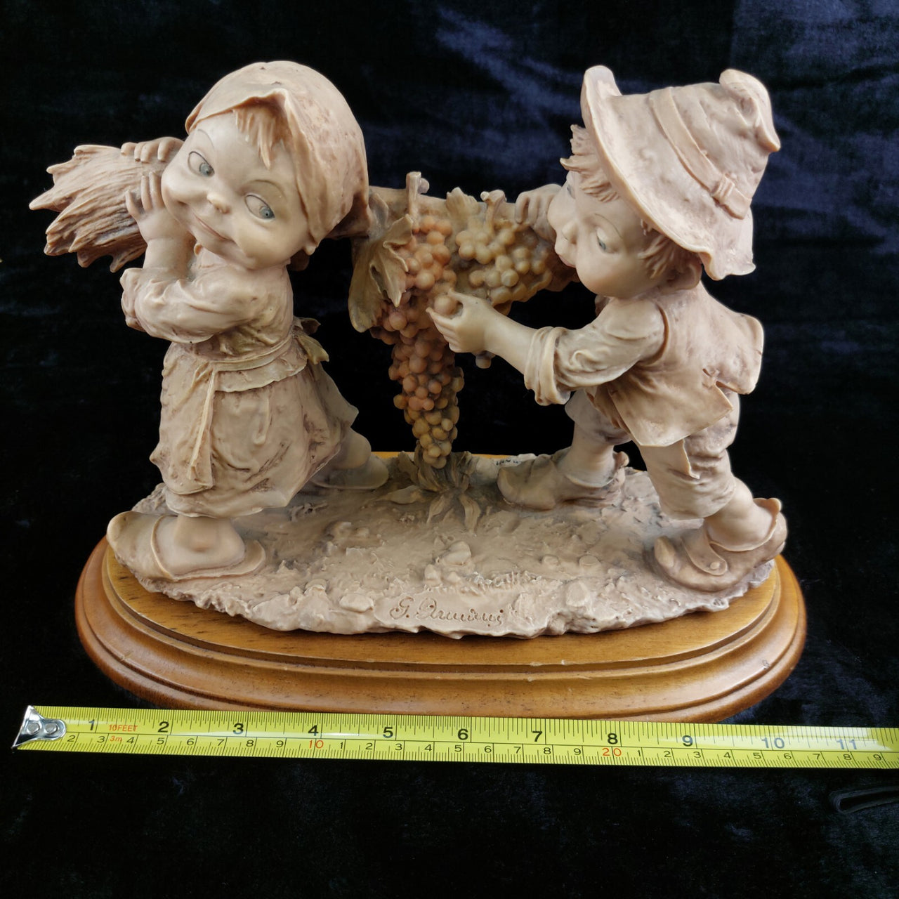1980 Giuseppe Armani kids Figurine - Children with Grapes & Wheat resin decor2