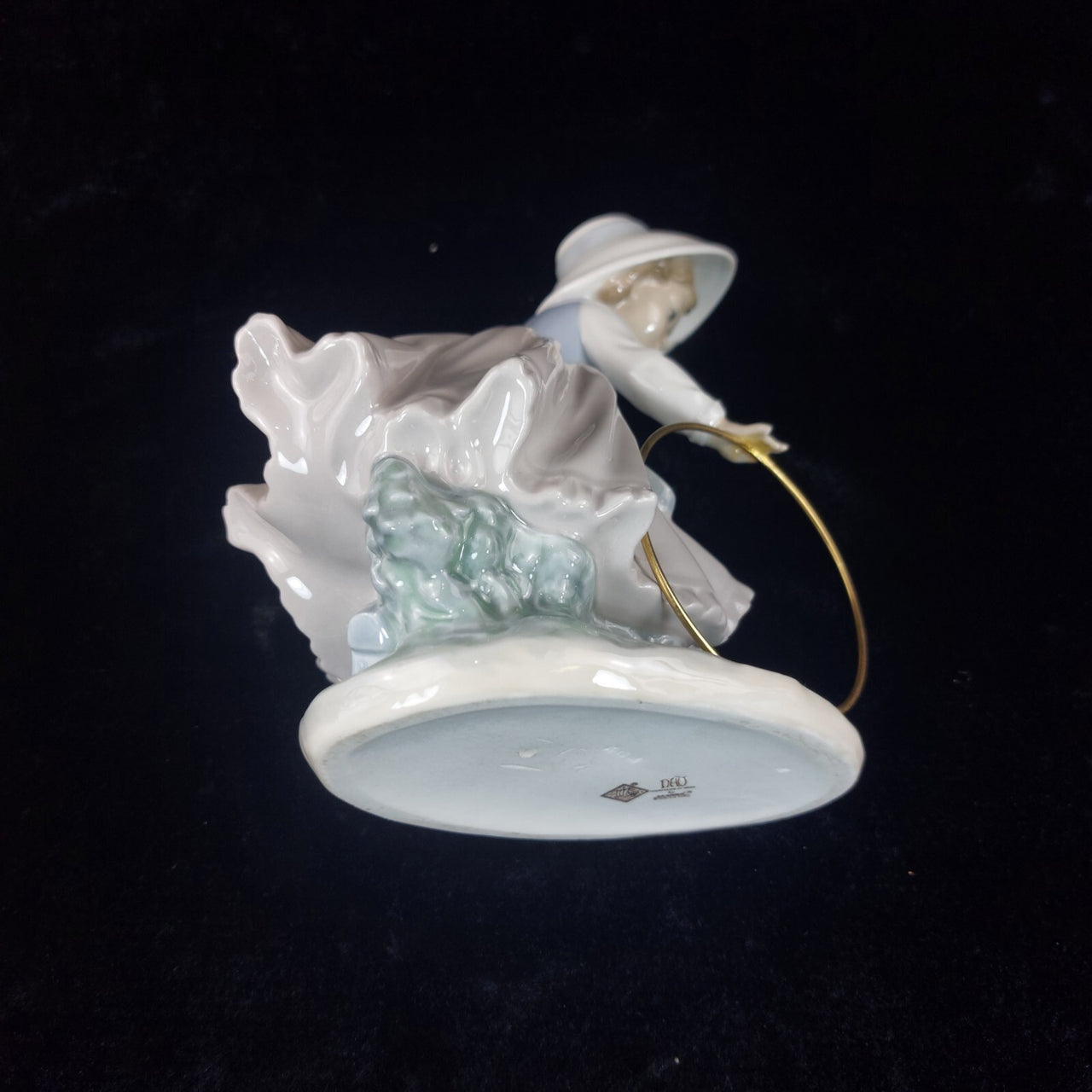 NAO Girl Spain Figurine with Hoop Glazed Porcelain Worn Base A-16M Sculpture10