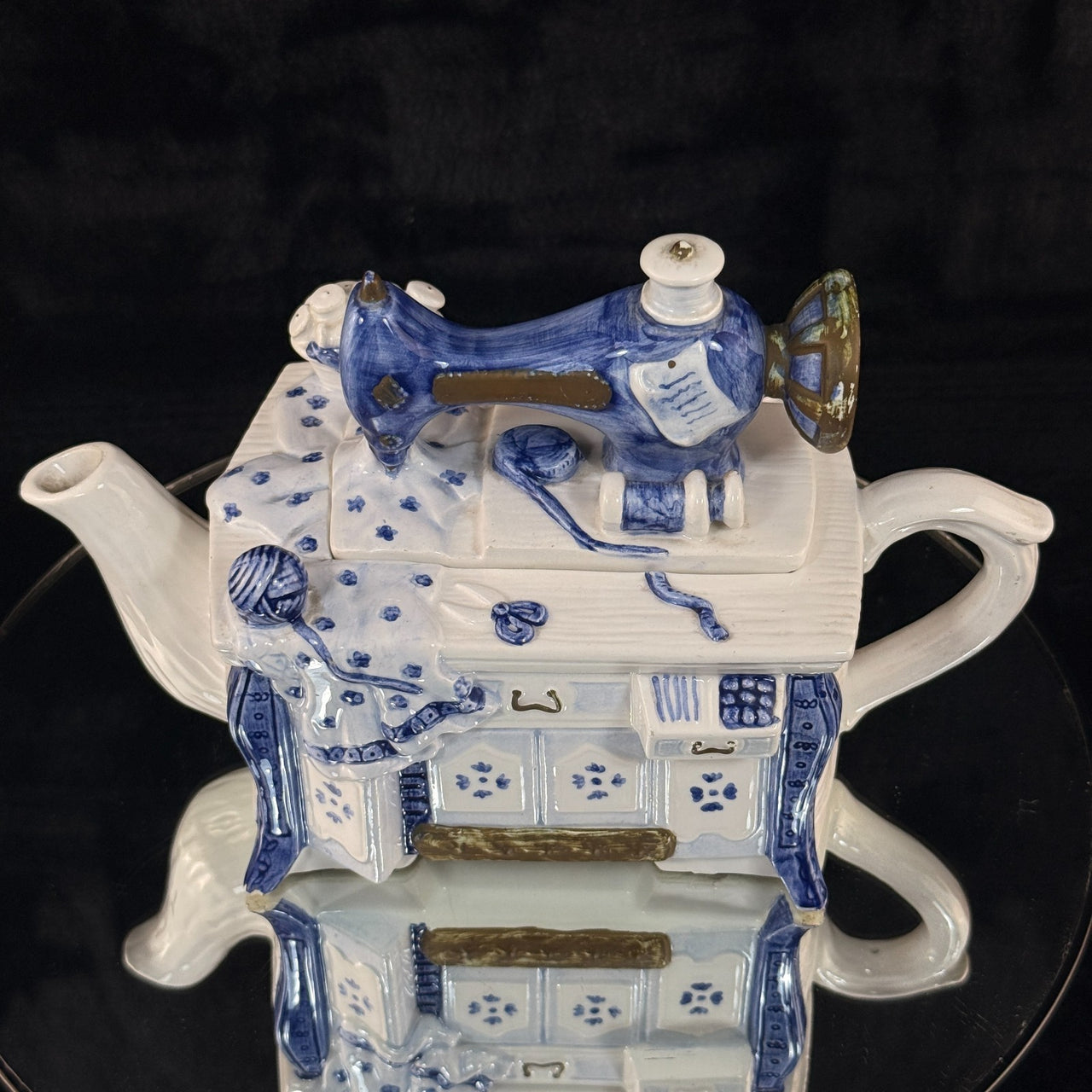 Novelty Machine Sewing Teapot White Blue Gold Ceramic Stitching Theme see pics9