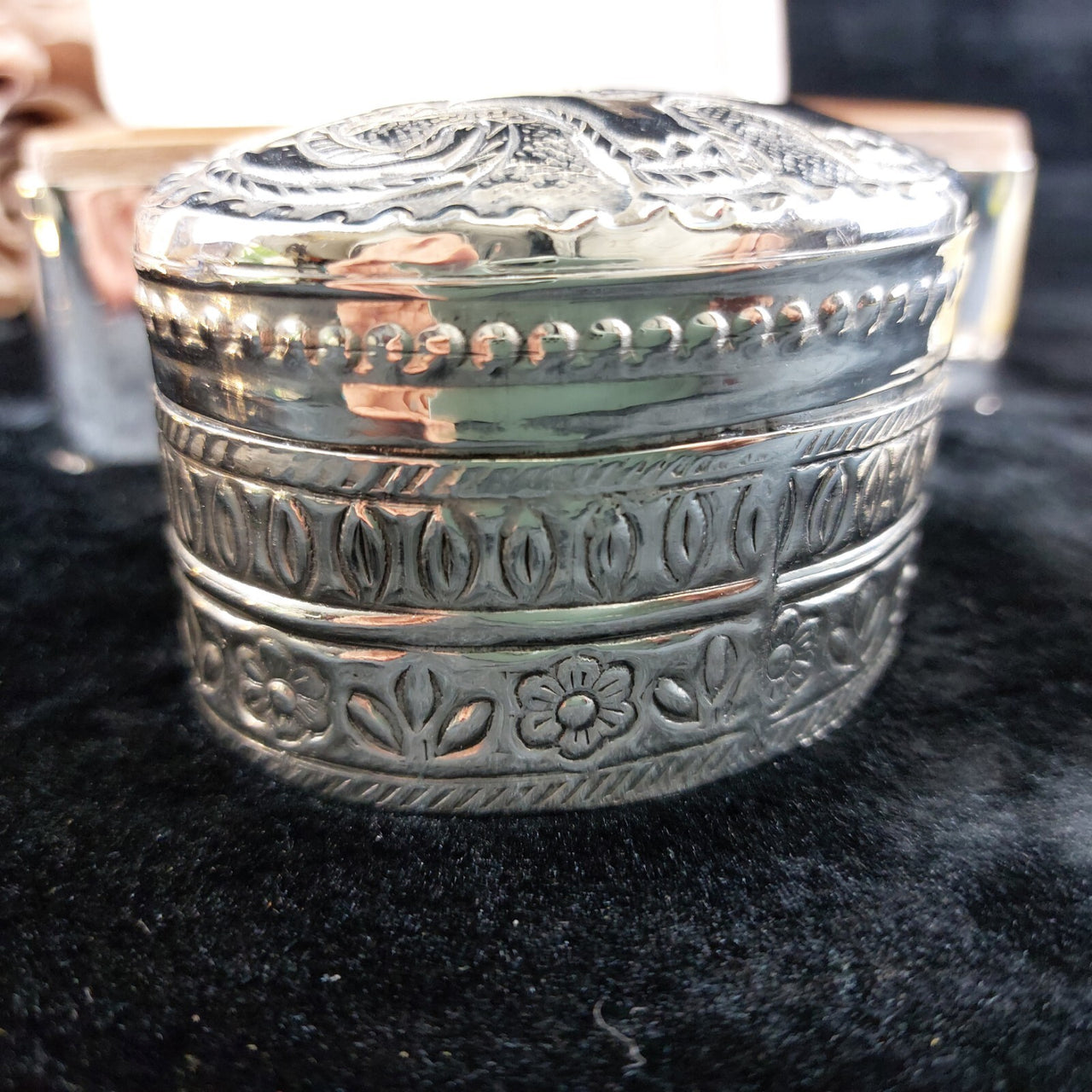 Vintage Silver-Plated Vanity Set gift– Round Ornate Etched Box & Hand Mirror9