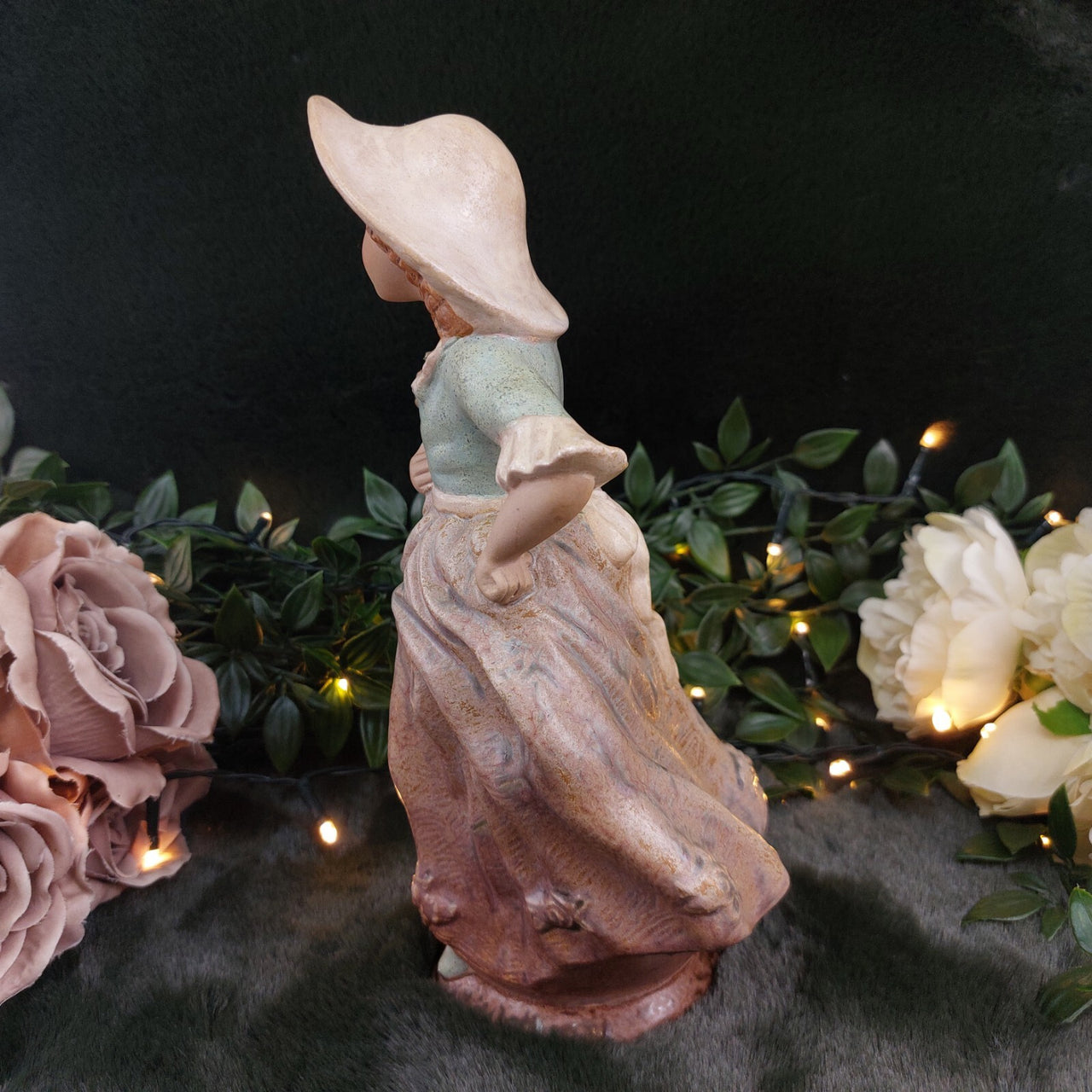 Pons Collection Ceramic Handcrafted GirlFigurine with Flowers -Chip Flower Spain4