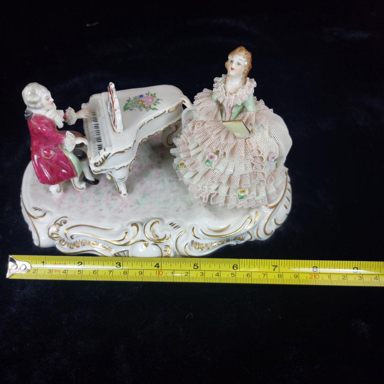 Dresden UNTERWEISSBACH Girl Singing and Musician Porcelain Lace Figurine Group.19