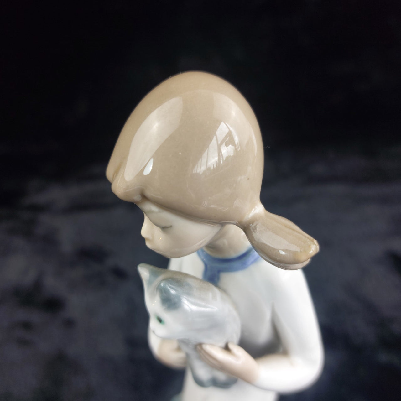 Casades Spain Girl Figurine 9" Holding Cat Porcelain Good Condition with Pet7