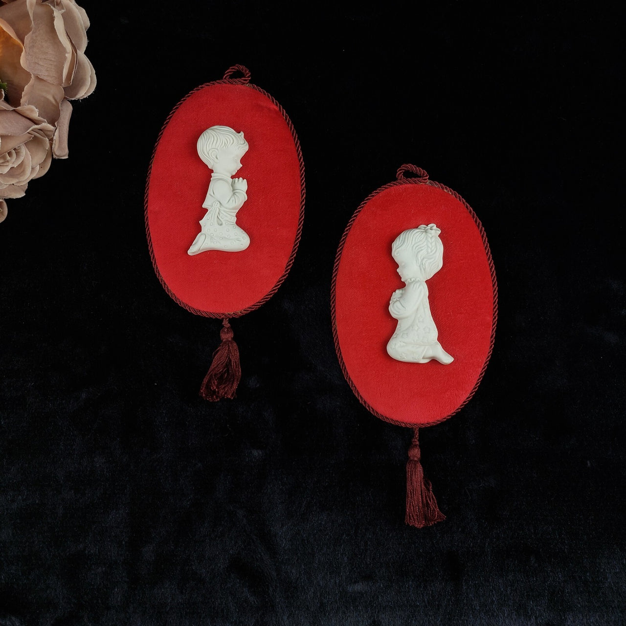 Capodimonte 1960s - Velvet Red & Ceramic Wall Plaques decor, Made In Italy.16